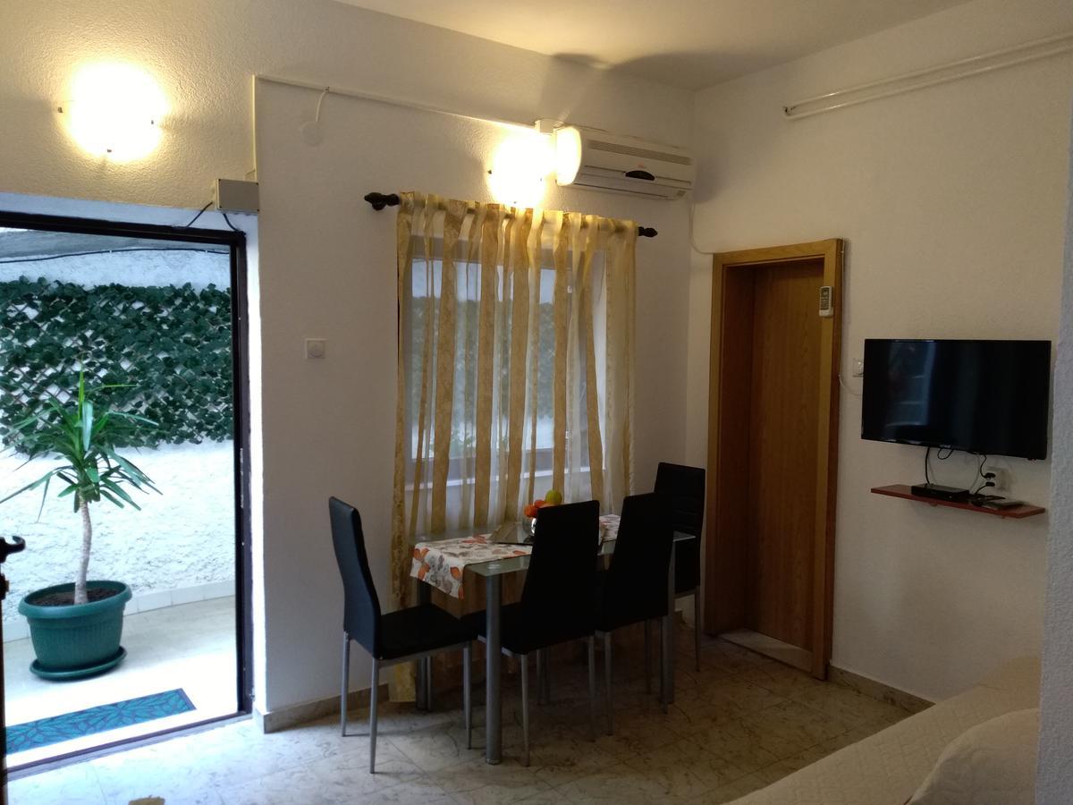 Guest House Villa Castio Petrovac Exterior photo